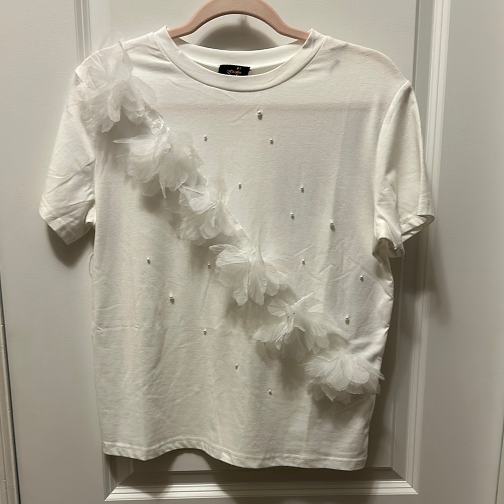 NWT White Floral Embellished T-Shirt size Small